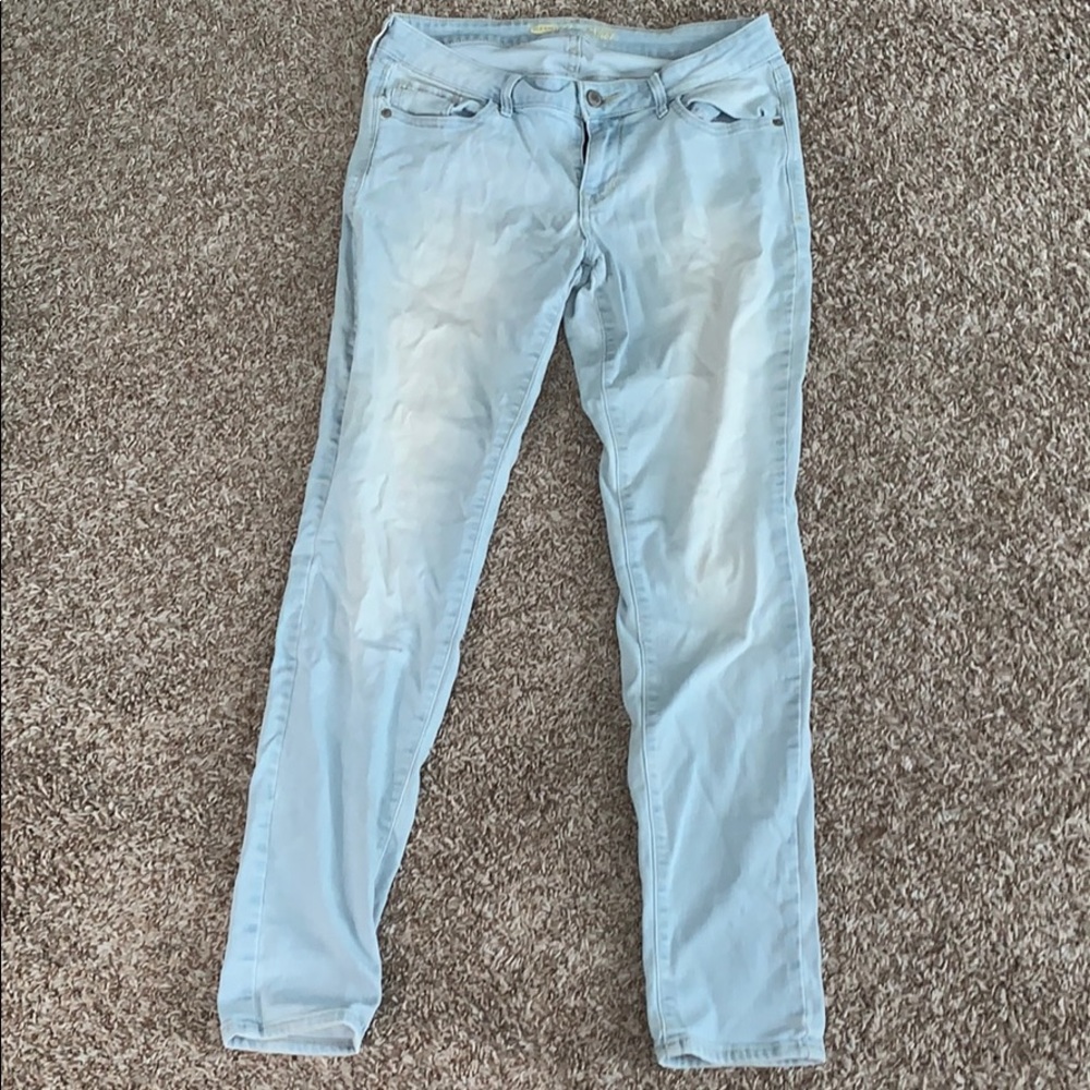 Old Navy light wash skinny jeans